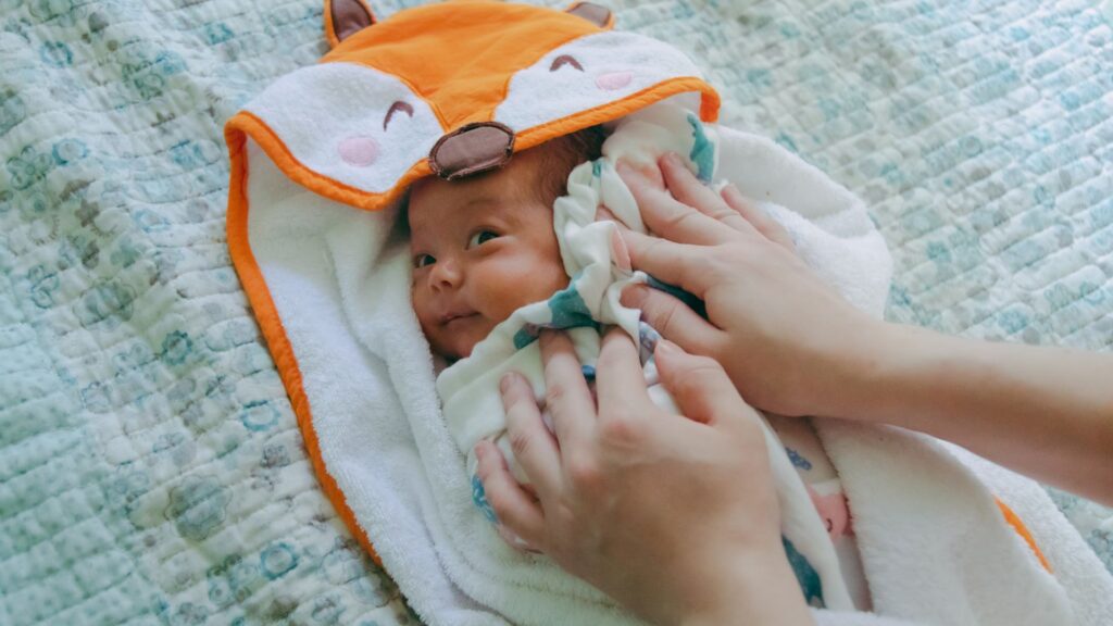 Baby abtrocknen Baby baden ohne badewanne