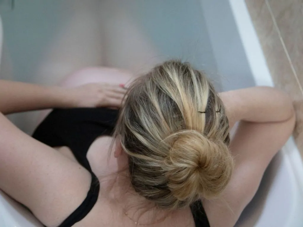 Badewanne Hilfe bei Mutterbandschmerzen
