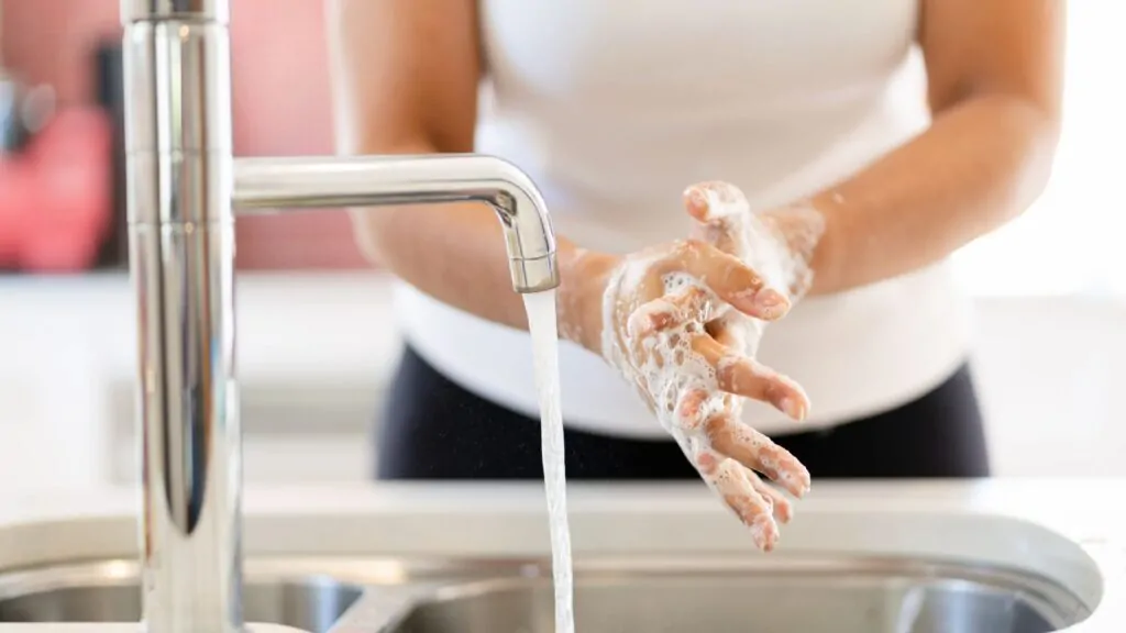 Haende waschen Wochenbett Wochenfluss infektiös