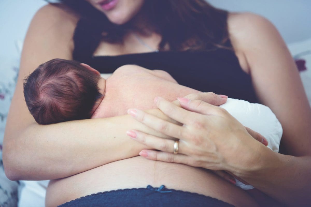 Beim Stillen wird das Kuschelhormon Oxytocin ausgeschüttet welches das sexuelle Verlangen hemmt