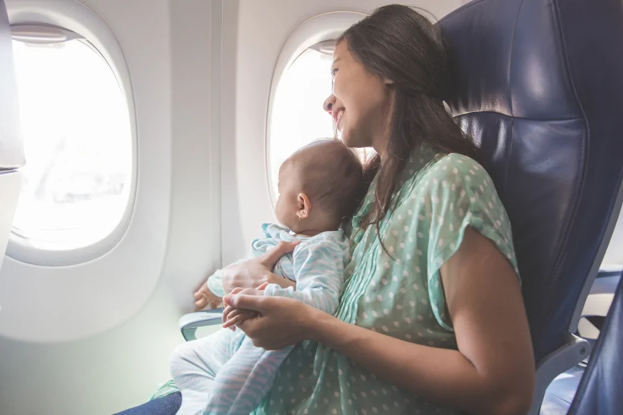 baby fliegen fliegen mit baby