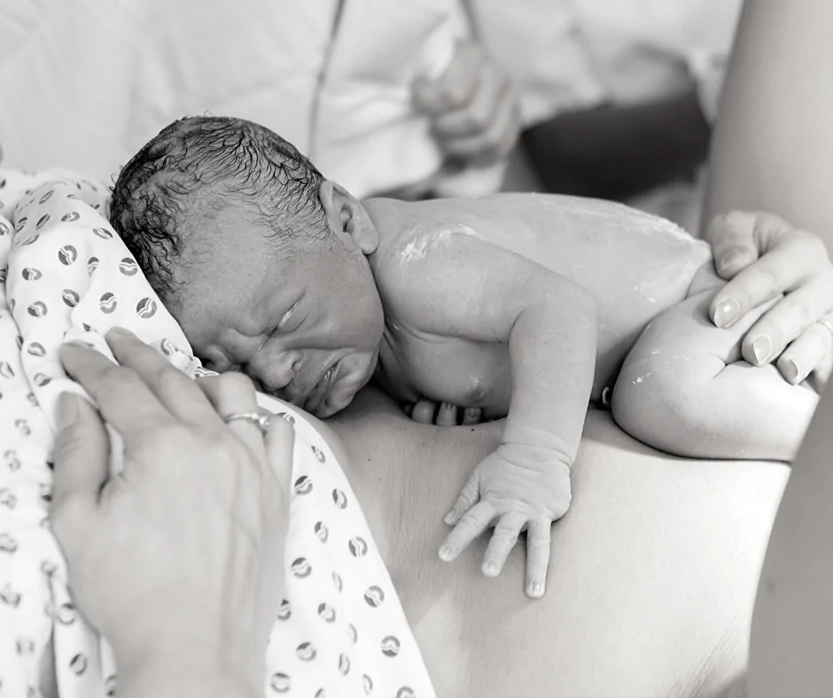 mutter mit baby neugeboren mutter mit baby neugeboren